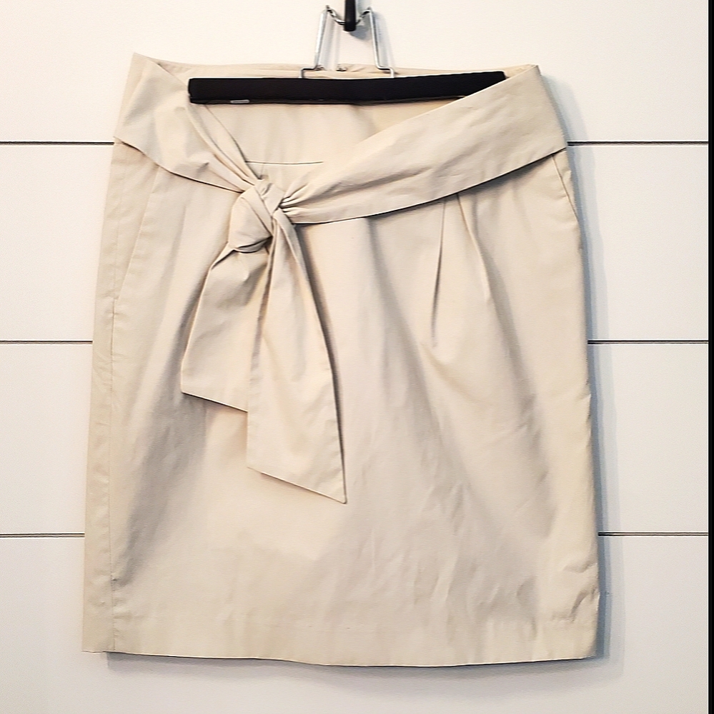 Banana Republic Pencil skirt with tie